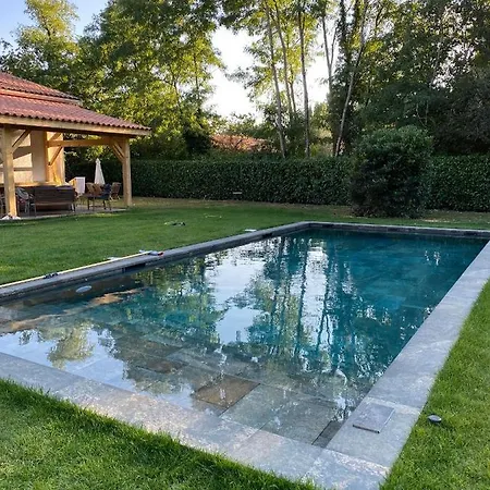Holiday home Piscine- Maison Familiale De Charme-medoc Queyrac